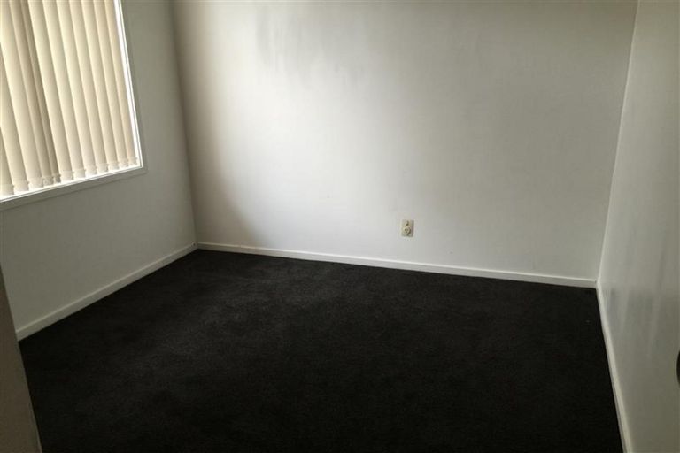 Photo of property in 1/4220 Great North Road, Glendene, Auckland, 0602