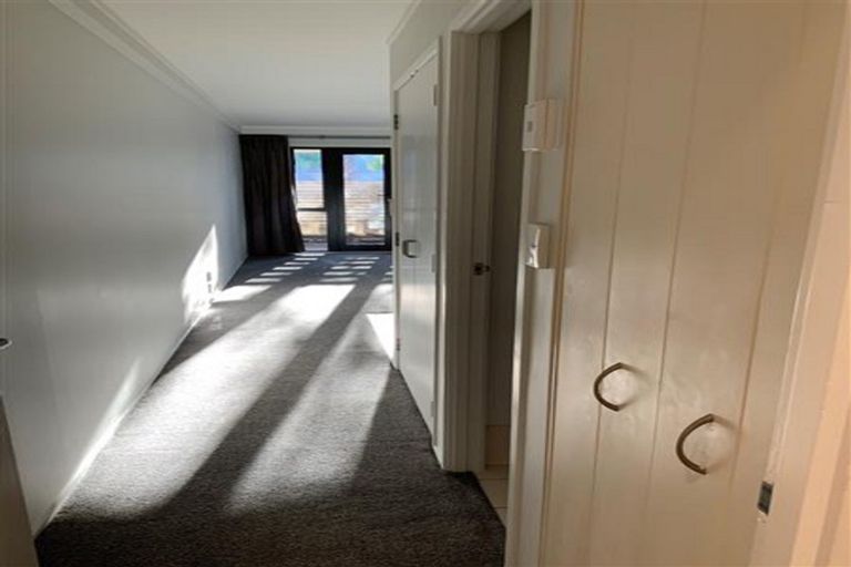 Photo of property in 27a/30 Westward Ho, Glen Eden, Auckland, 0602