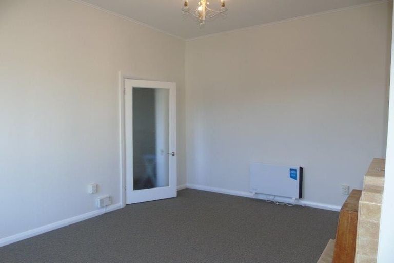 Photo of property in 12 Edge Hill, Mount Victoria, Wellington, 6011