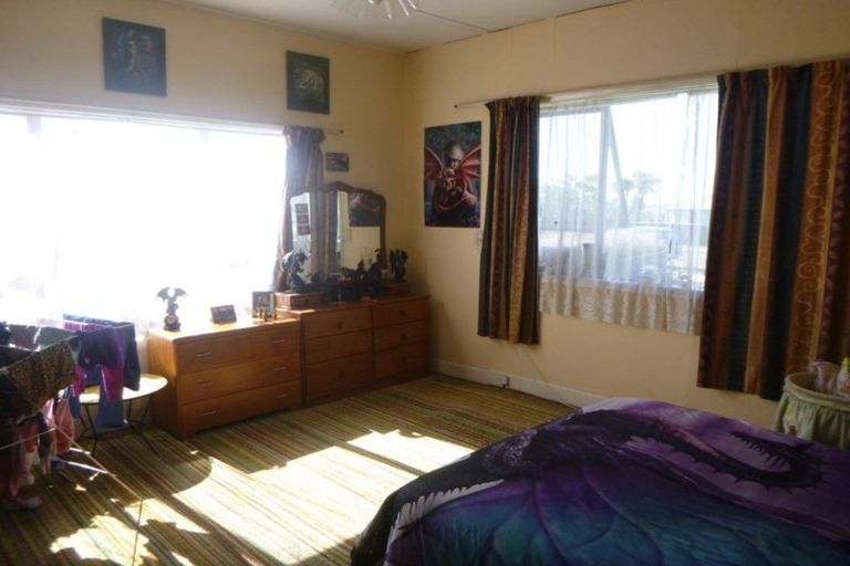 Photo of property in 22 Romilly Street, Westport, 7825