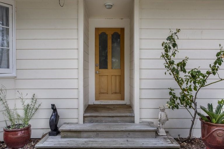 Photo of property in 52 Awaroa Road, Helensville, 0800