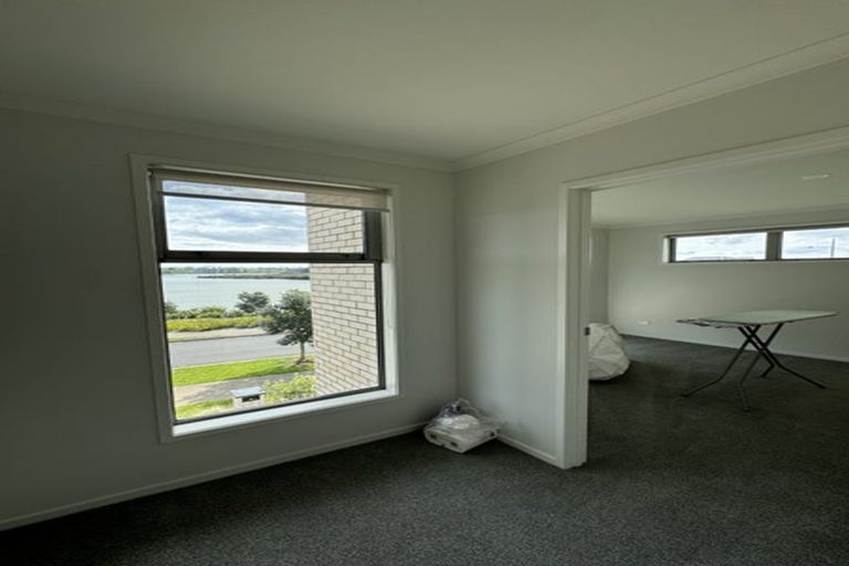 Photo of property in 16 Evergreen Parade, Rosehill, Papakura, 2113