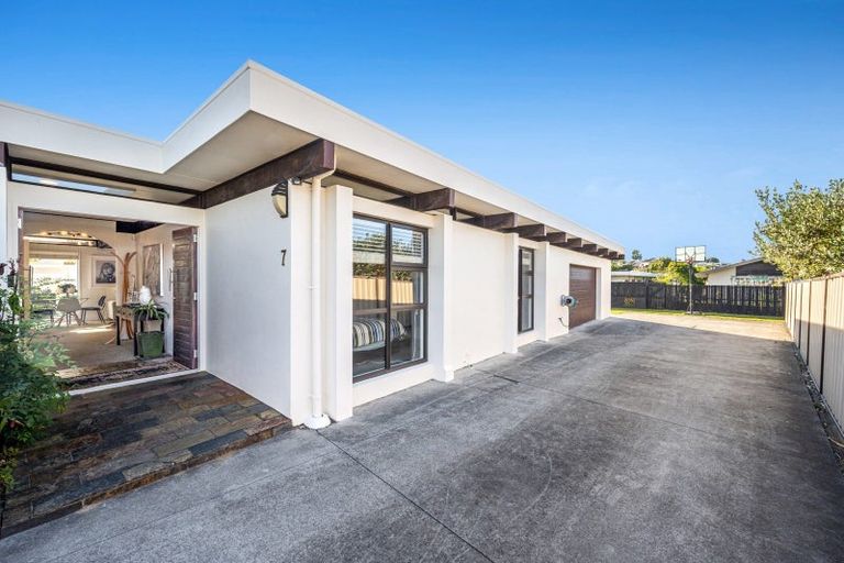 Photo of property in 7 Tabago Place, Half Moon Bay, Auckland, 2012