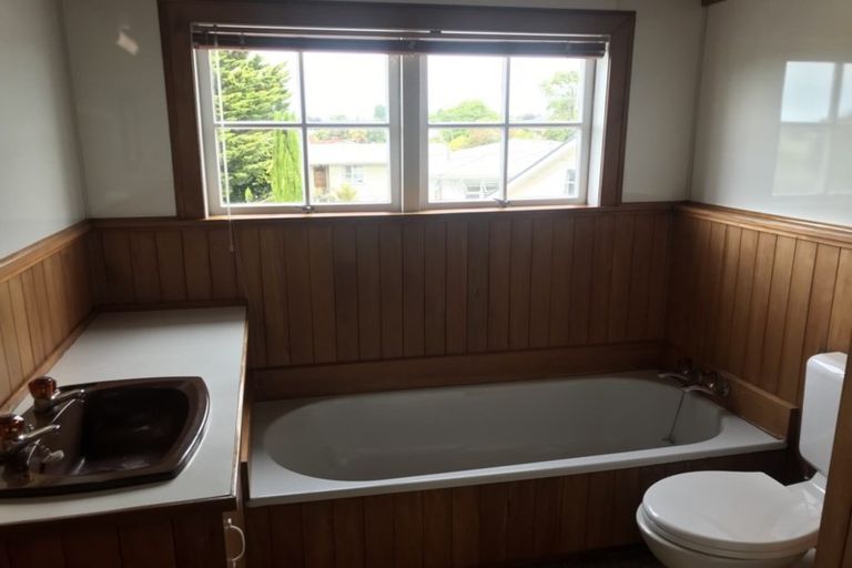 Photo of property in 43 St Leonards Road, Kelston, Auckland, 0602