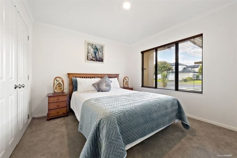 Photo of property in 62 Thornbury Crescent, East Tamaki Heights, Auckland, 2016