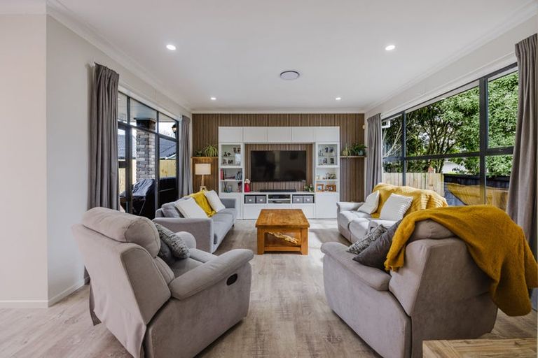 Photo of property in 168 Walter Strevens Drive, Conifer Grove, Takanini, 2112