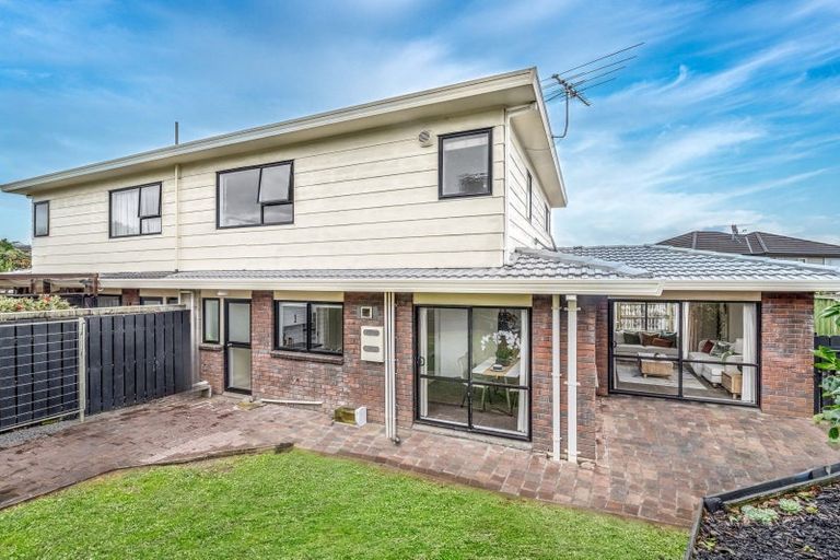 Photo of property in 1/15 Benygloe Place, Highland Park, Auckland, 2010