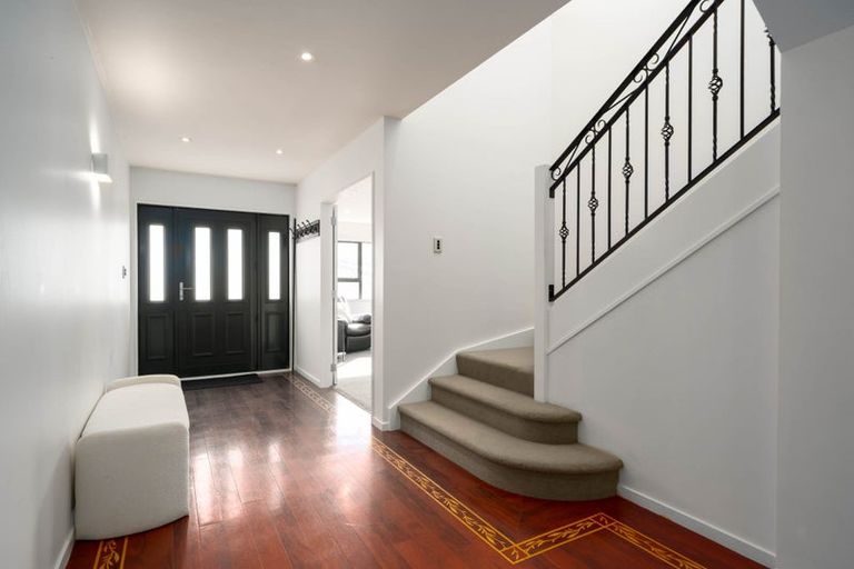 Photo of property in 117 Woodman Drive, Tawa, Wellington, 5028