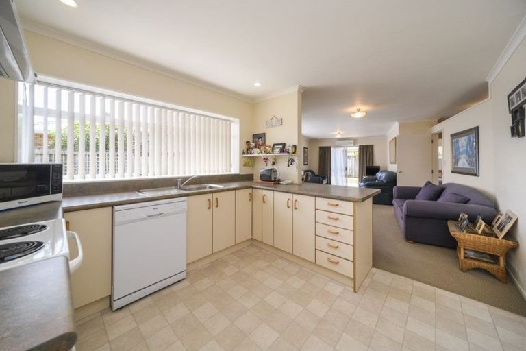 Photo of property in 9a Saint Pauls Court, Highbury, Palmerston North, 4412