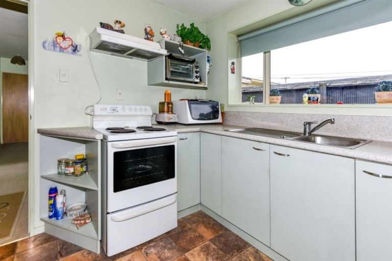 Photo of property in 1/198a Wainoni Road, Avondale, Christchurch, 8061