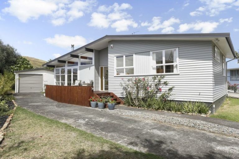 Photo of property in 18 Dalry Place, Mangere Bridge, Auckland, 2022