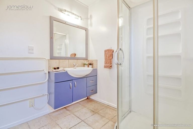 Photo of property in 13a Flanshaw Road, Te Atatu South, Auckland, 0610