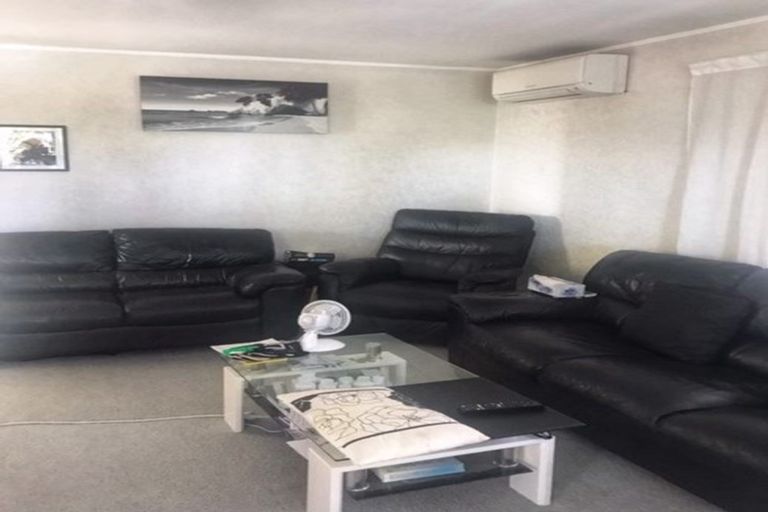 Photo of property in 6a Holman Road, Te Atatu Peninsula, Auckland, 0610