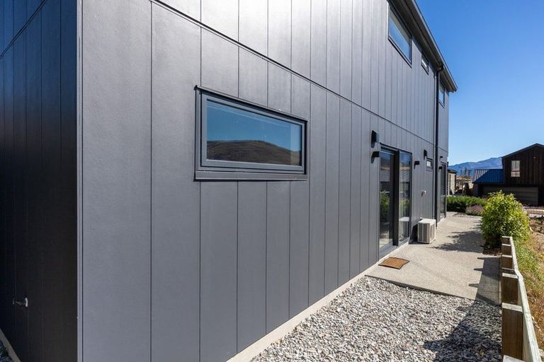 Photo of property in 104 Spur Ridge Rise, Jacks Point, 9371