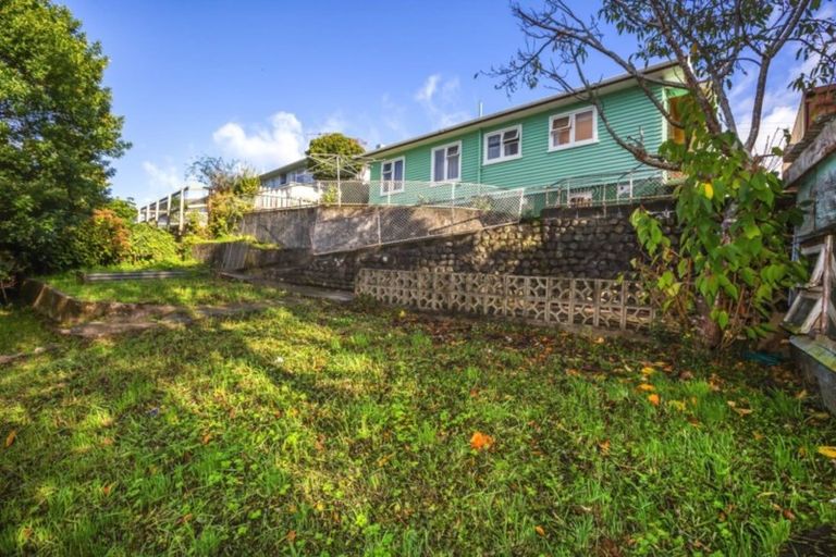 Photo of property in 21 Sievers Grove, Cannons Creek, Porirua, 5024