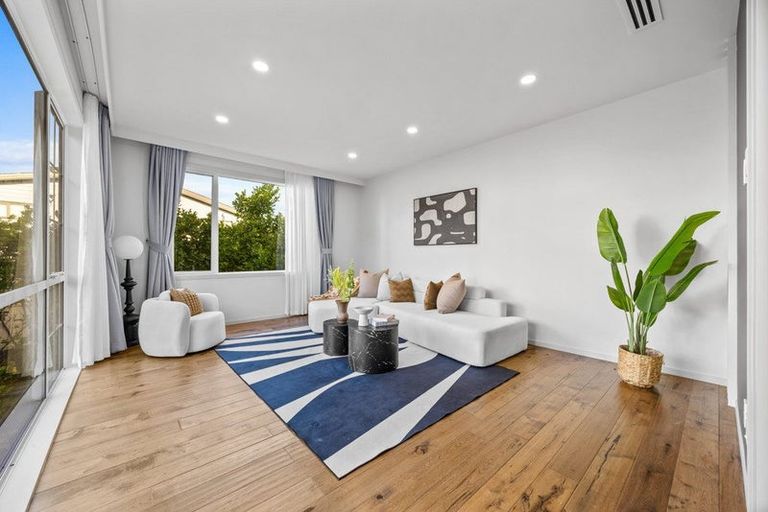 Photo of property in 4b Hilton Close, Fairview Heights, Auckland, 0632