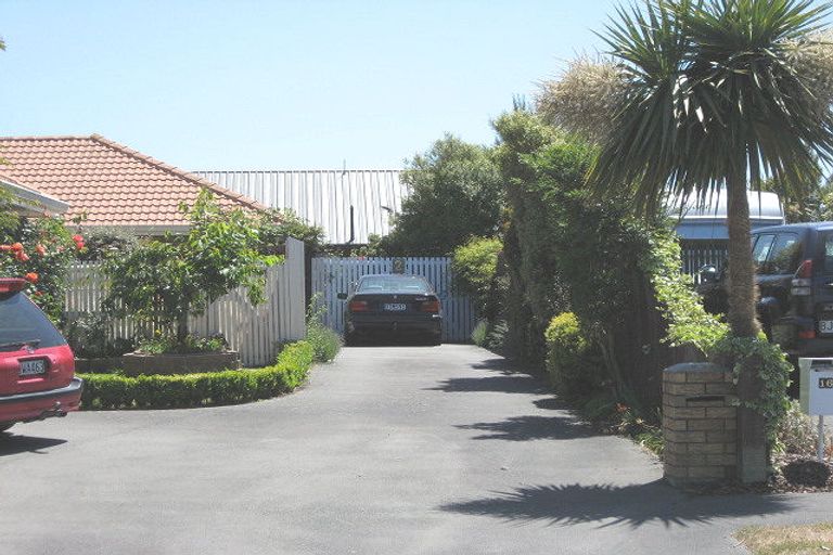 Photo of property in 2/18 Kirsten Place, Parklands, Christchurch, 8083