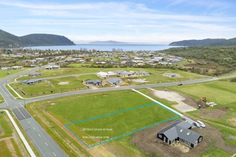 Photo of property in 4 Kahikatea Drive, Kinloch, Taupo, 3377