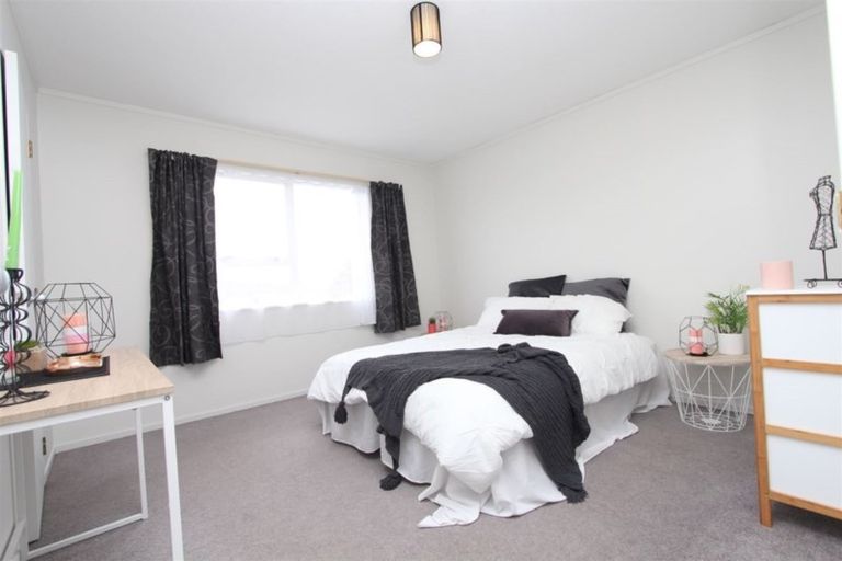 Photo of property in 44 Dominica Crescent, Grenada Village, Wellington, 6037