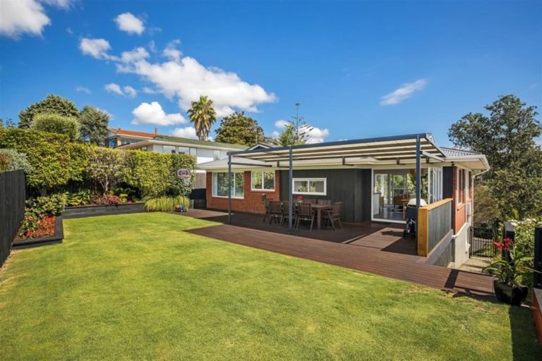 Photo of property in 61 Braemar Road, Castor Bay, Auckland, 0620