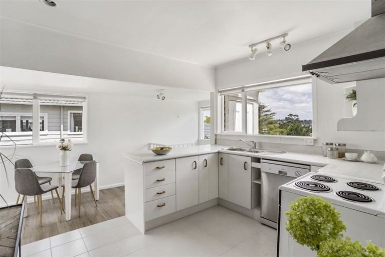 Photo of property in 1/40 Carlisle Road, Browns Bay, Auckland, 0630