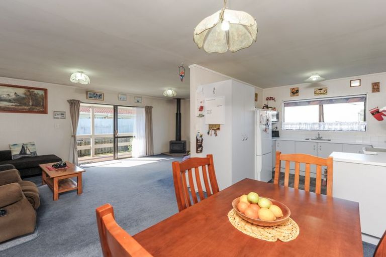 Photo of property in 2/83 Glendale Road, Glen Eden, Auckland, 0602