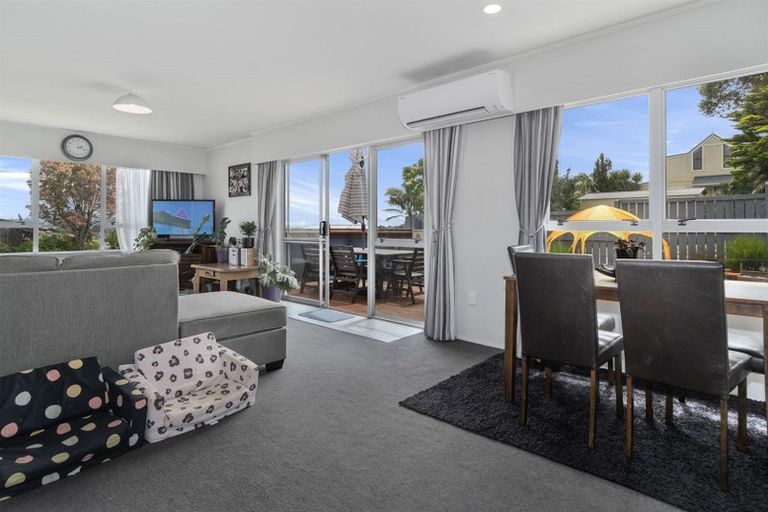 Photo of property in 37 Dunton Drive, Welcome Bay, Tauranga, 3112