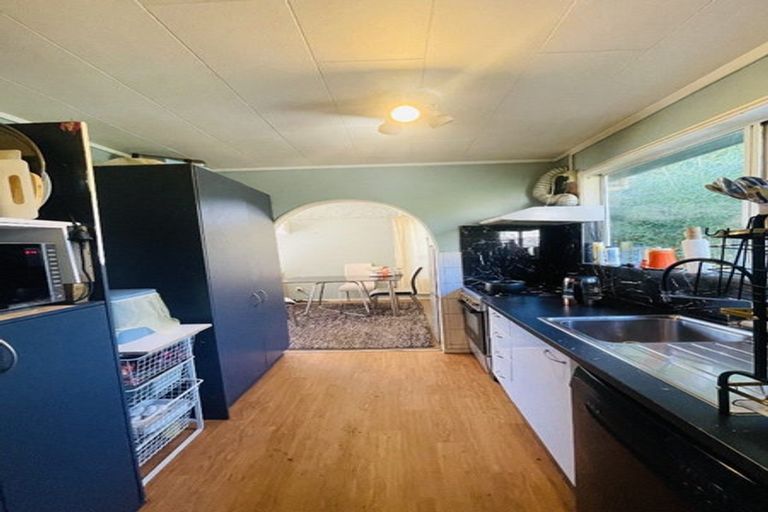 Photo of property in 4 Temuri Place, Glendene, Auckland, 0602