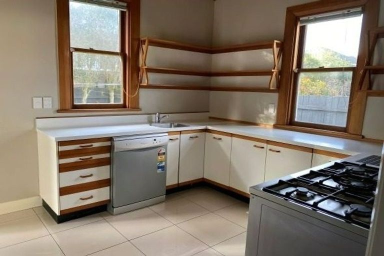 Photo of property in 23 Severn Street, Island Bay, Wellington, 6023