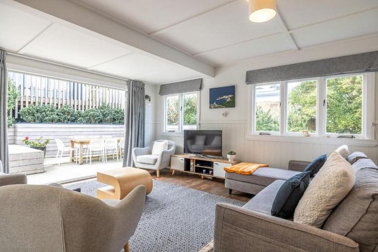 Photo of property in 70 Queens Drive, Oneroa, Waiheke Island, 1081
