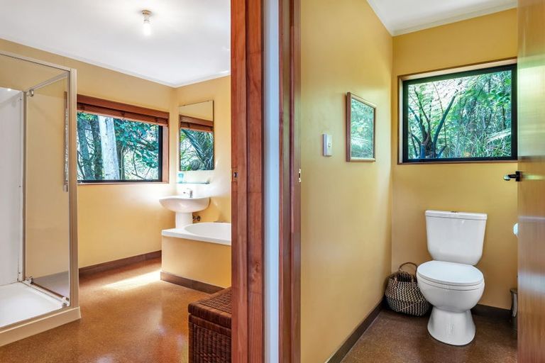 Photo of property in 117 Seaview Road, Piha, New Lynn, 0772