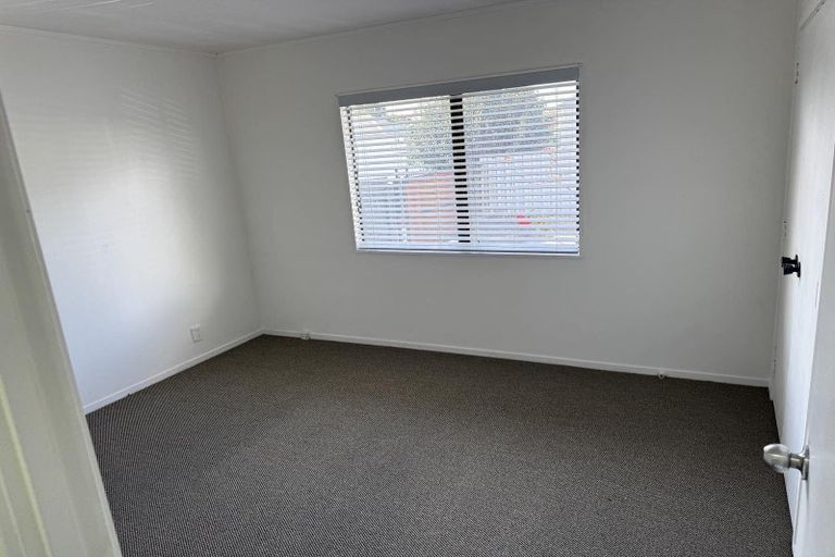 Photo of property in 2/224 Massey Road, Mangere East, Auckland, 2024