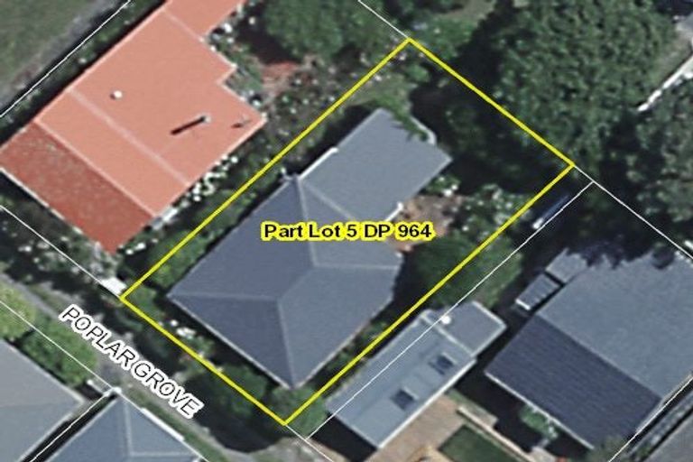 Photo of property in 12 Poplar Grove, Thorndon, Wellington, 6011