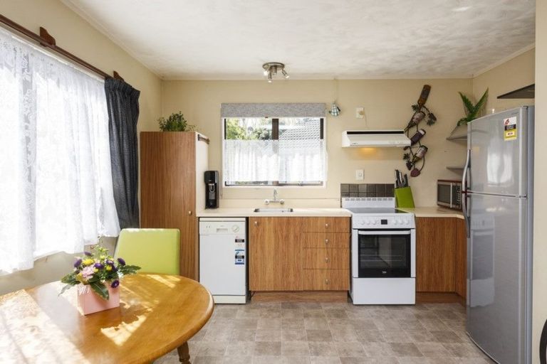 Photo of property in 52 Newton Place, Westbrook, Palmerston North, 4412