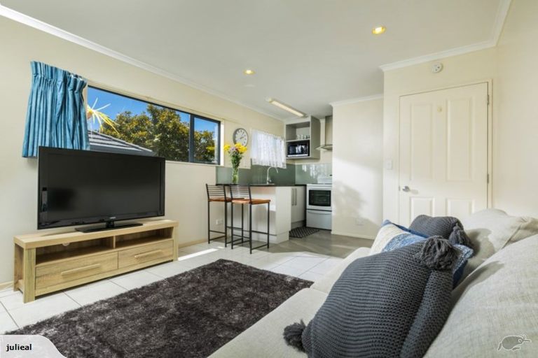 Photo of property in 14a Pounamu Avenue, Greenhithe, Auckland, 0632