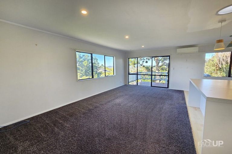 Photo of property in 1 Fernhaven Place, Massey, Auckland, 0614