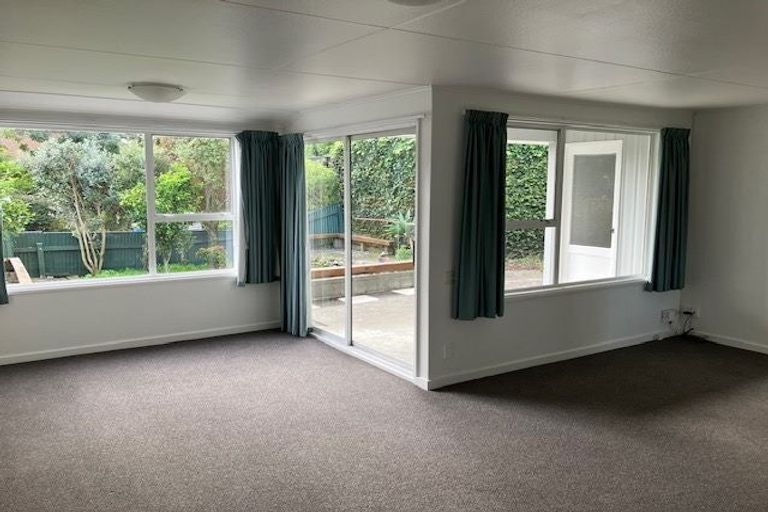 Photo of property in 3 Tiraumea Street, Palmerston North, 4410