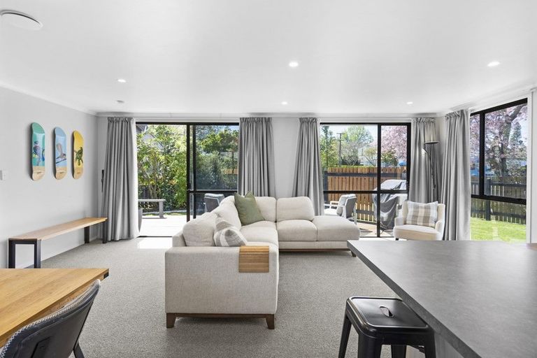 Photo of property in 279 Shakespeare Street, Leamington, Cambridge, 3432