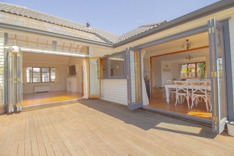Photo of property in 11 Ramwall Place, Weymouth, Auckland, 2103