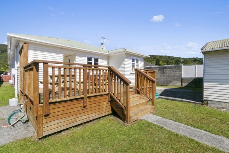Photo of property in 16 Hay Street, Wainuiomata, Lower Hutt, 5014
