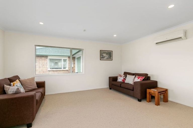 Photo of property in 11 Woodland Mews, Wainuiomata, Lower Hutt, 5014