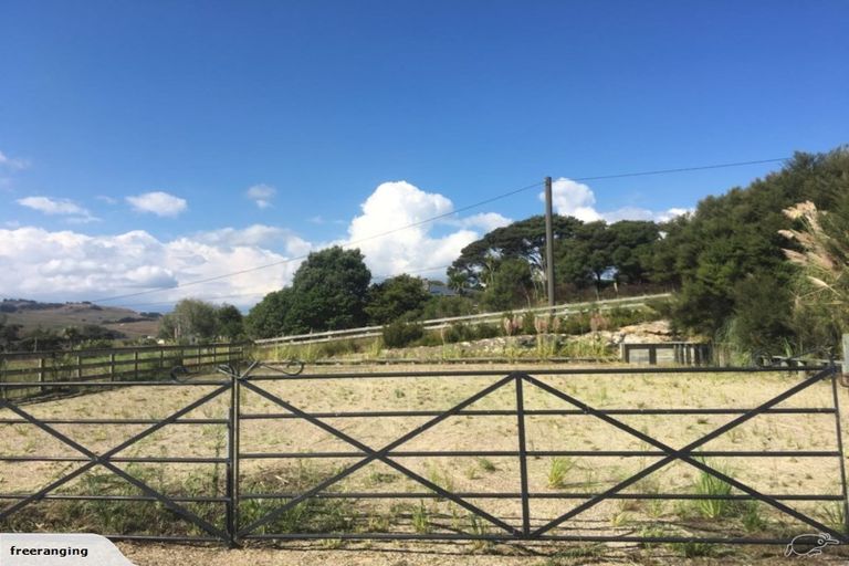 Photo of property in 1283 State Highway 16, Waimauku, 0883