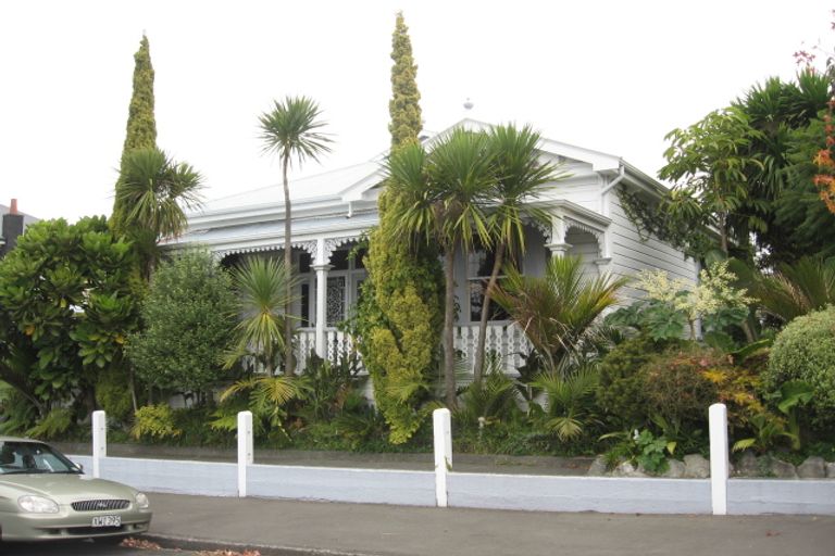 Photo of property in 12 Colenso Avenue, Hospital Hill, Napier, 4110