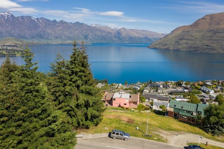 Photo of property in 57 Greenstone Place, Fernhill, Queenstown, 9300