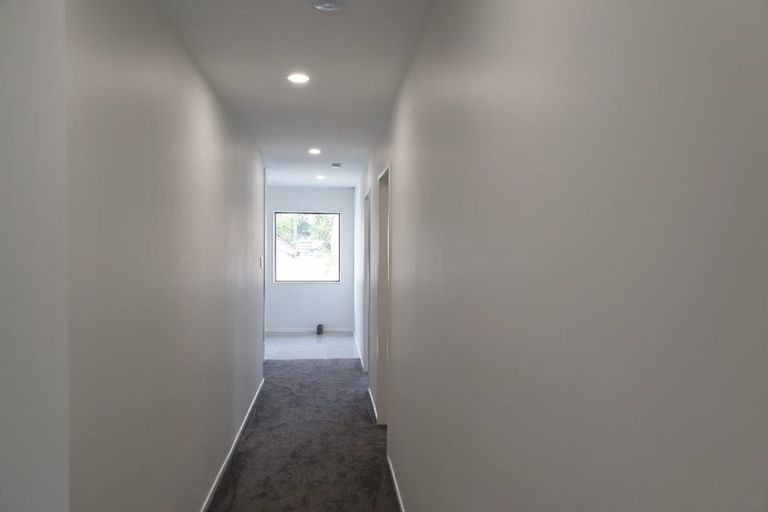Photo of property in 18a Riverpark Crescent, Henderson, Auckland, 0610