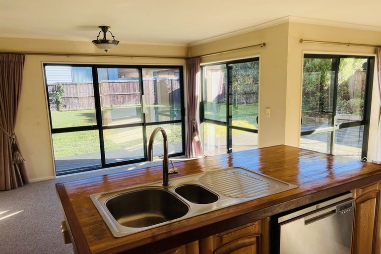 Photo of property in 49 Lilybank Crescent, East Tamaki, Auckland, 2013