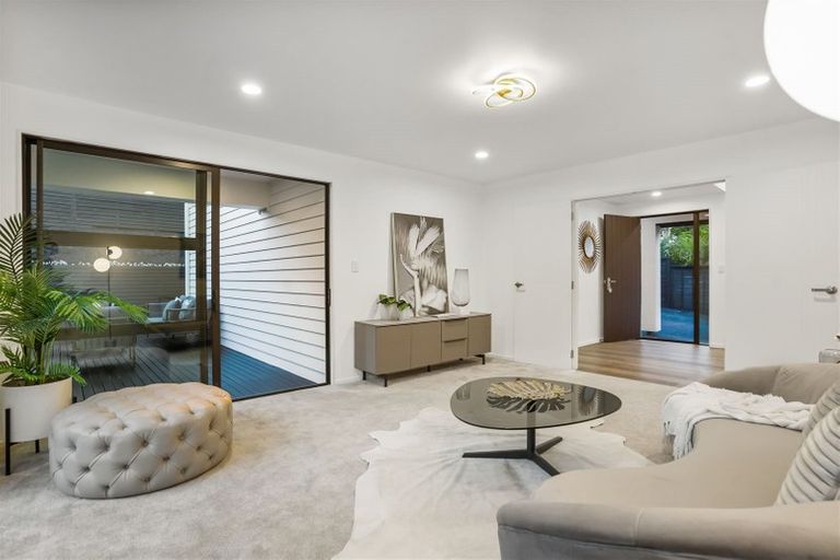 Photo of property in 158b East Coast Road, Forrest Hill, Auckland, 0620