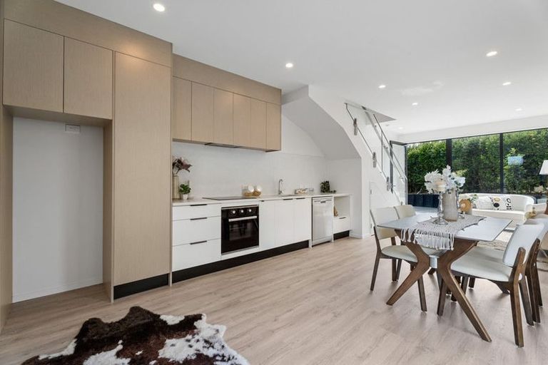 Photo of property in 6/10 Hutchinsons Road, Bucklands Beach, Auckland, 2014