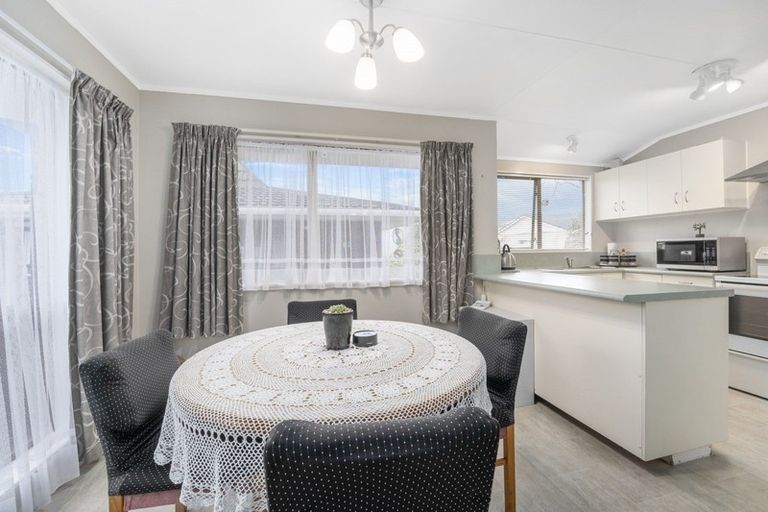 Photo of property in 10 Te Kama Street, Levin, 5510