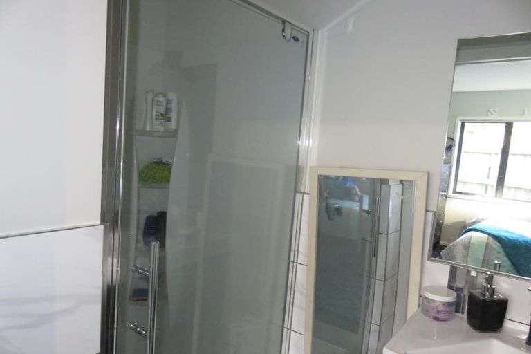 Photo of property in 32 Mervyn Kemp Drive, Tawa, Wellington, 5028